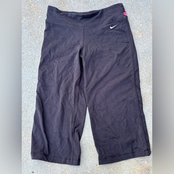 Nike Pants - Nike Black Capris Lightweight Athletic Wear